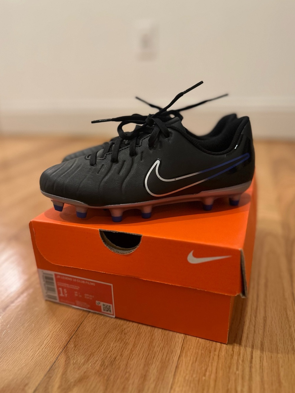 NEW IN BOX Nike Jr Legend 10 Club FG/MG youth soccer cleats 1.5Y